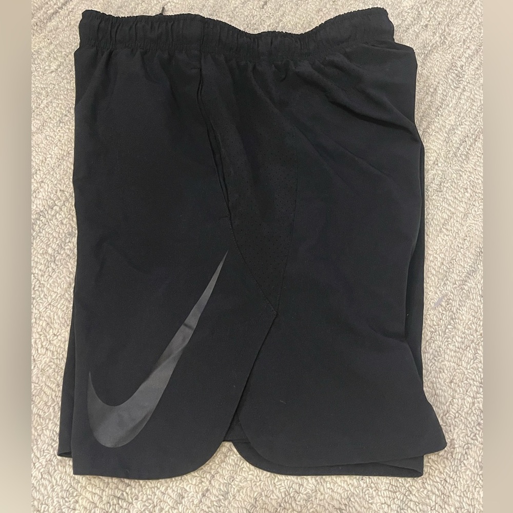Men’s NIKE Dri-fit shorts large / black